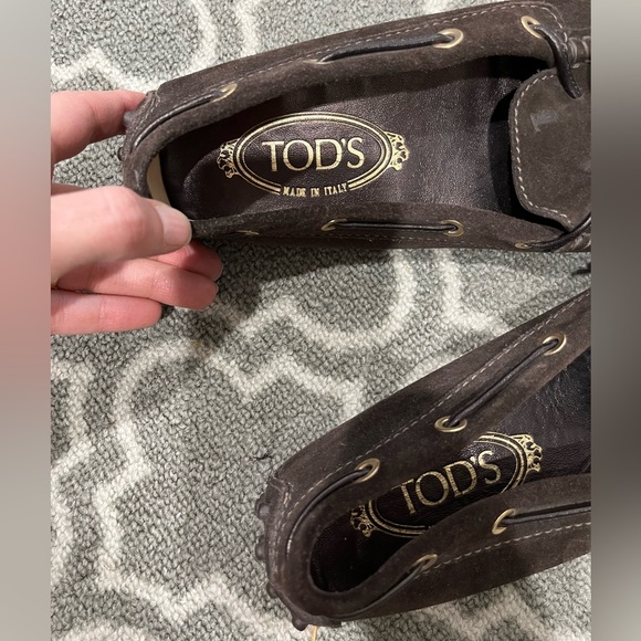 Tod’s Gommino Driving Shoes in Brown Suede - Picture 2 of 6